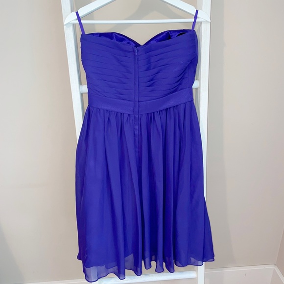 Beautifully tailored, knee length, chiffon dress - Picture 2 of 5